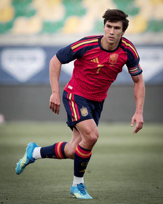 Gonzalo García last 6 games for Spain U21:

vs Kosovo ⚽️
vs Cyprus ⚽️⚽️
vs Romania ⚽️
vs San Marino ❌
vs Finland ⚽️🅰️
vs Norway ⚽️

6 goals & 1 assist. 𝐆𝐆7 🔥