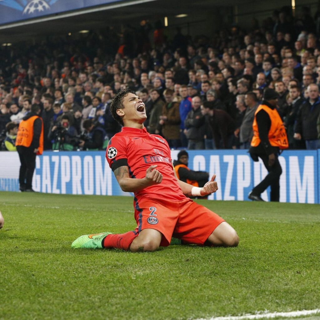 [Romain Collet Gaudin] Paris to wear their third red jersey vs Chelsea at Stamford Bridge in the CL RO16 second leg.