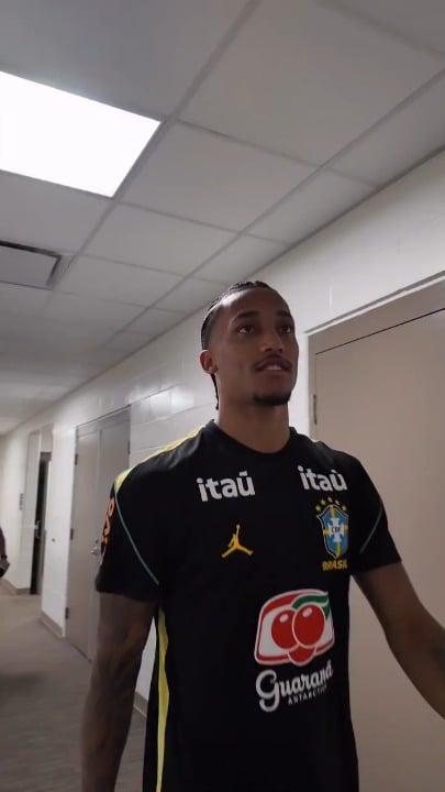 JP met Brazilian legends R9 and Rivaldo during the training today