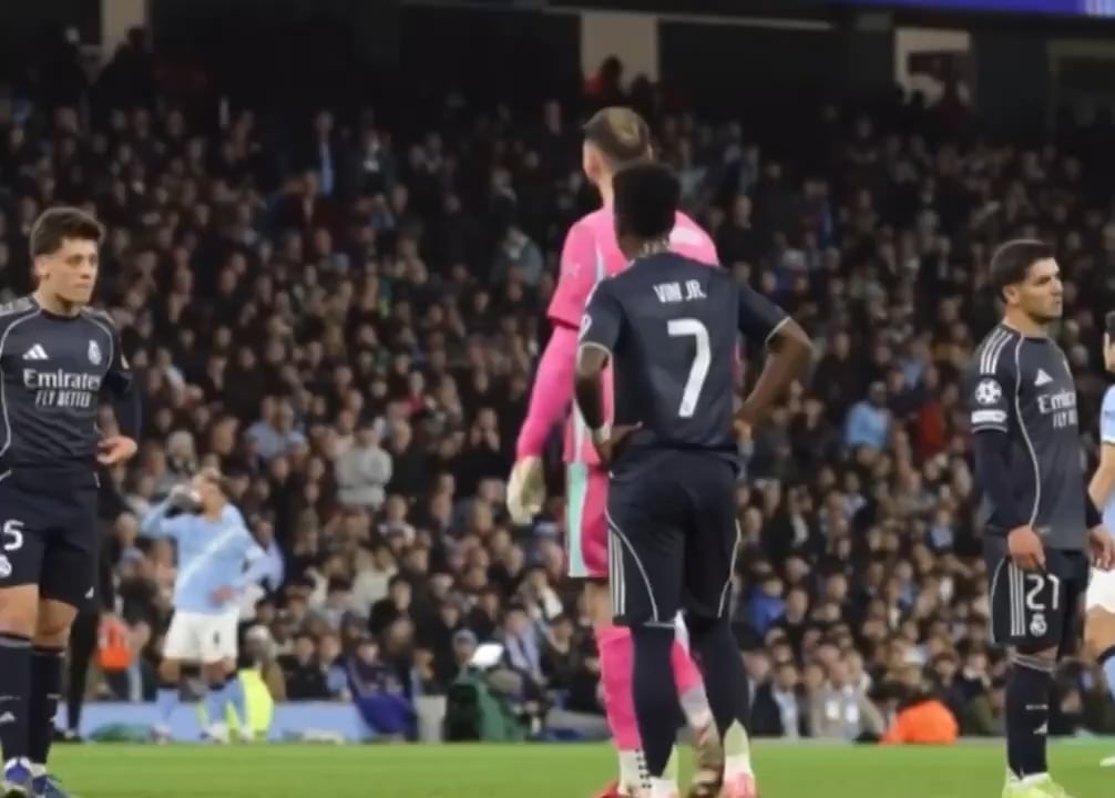 Arda already showing signs of leadership at such a young age, taking the ball to ease the pressure off Vini before the penalty.