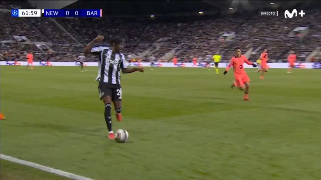 Pedri screaming his lungs out at Lewandowski for not dropping back to get a pass.