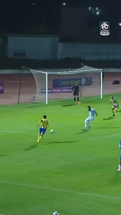 Sommer this season everytime he makes a save to his side.