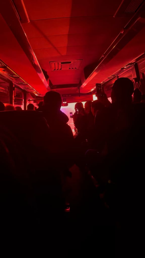 The scenes in Barcelona from FC Barcelona’s Team Bus when they arrived for their semi-final vs Atletico Madrid yesterday. [Video IG:daniolmo]