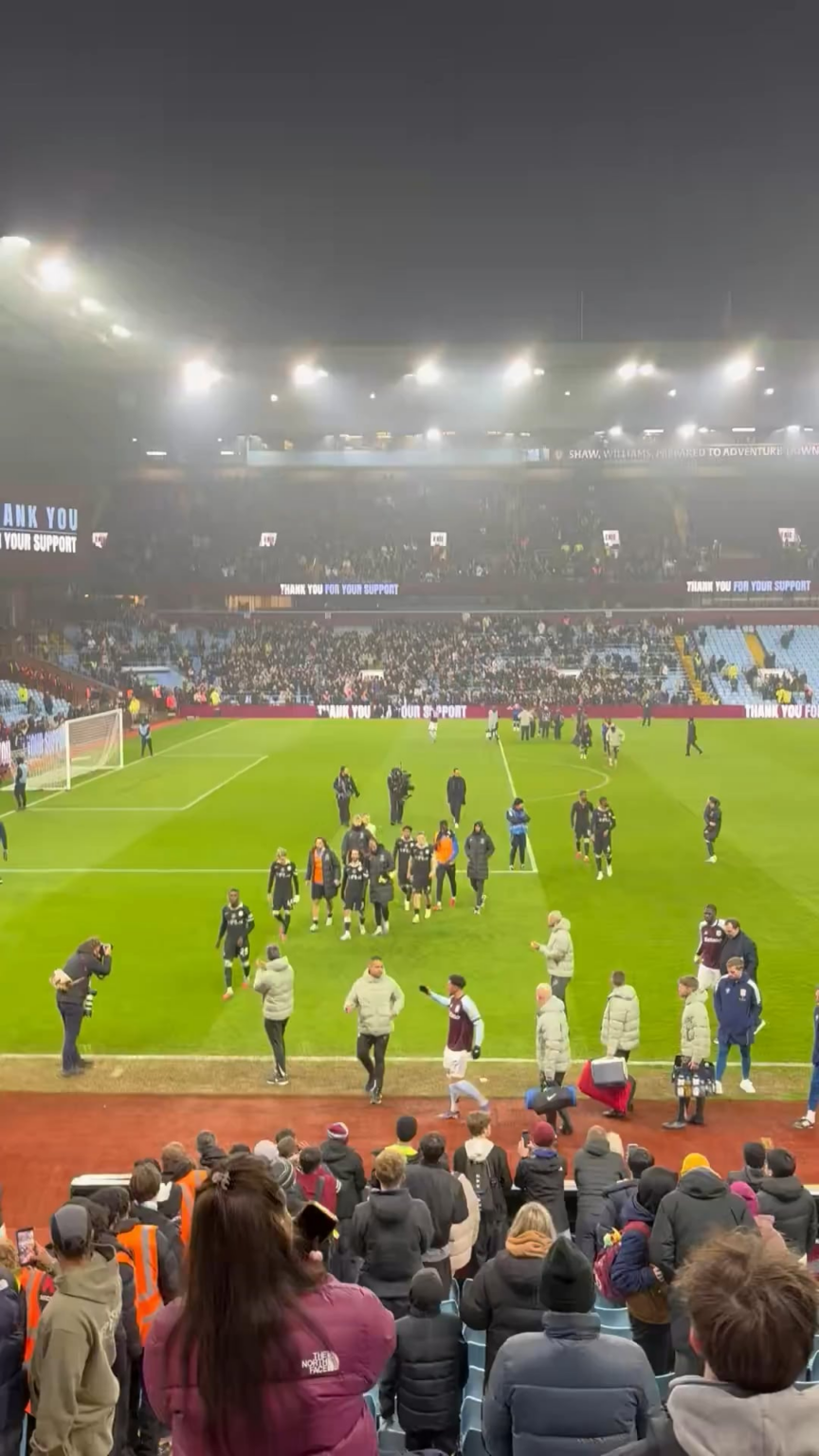 Tammy Abraham Applauding Chelsea Fans When They Were Chanting His Name at the Away End After The Match