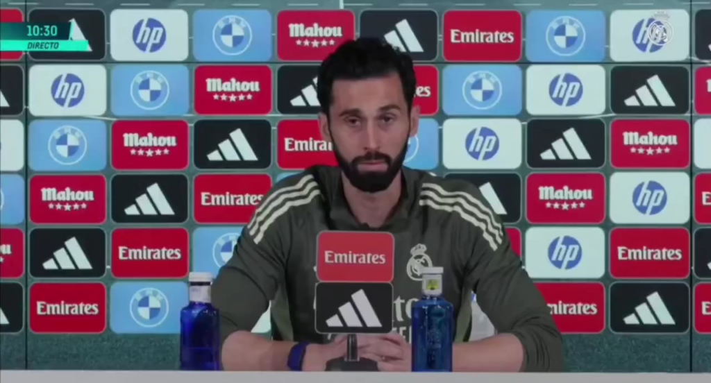 🗣️ Álvaro Arbeloa - "Our best goalkeeper in HISTORY gets injured, and we have another GOALIE ACE and he's going to prove again how good he is, and with Courtois back after the break we'll see what happens. We don’t have a timeline for his return yet.”