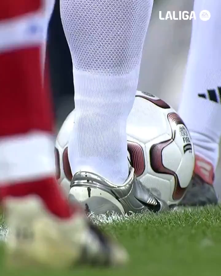 When Fenómeno did this to Cholo in the Madrid derby and went on to score after 14 seconds