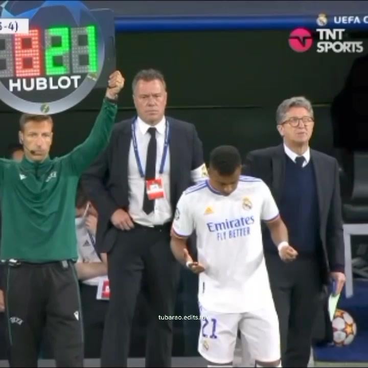 The scenes when Savinho pulls up at the dying minutes of the game for the Remontada