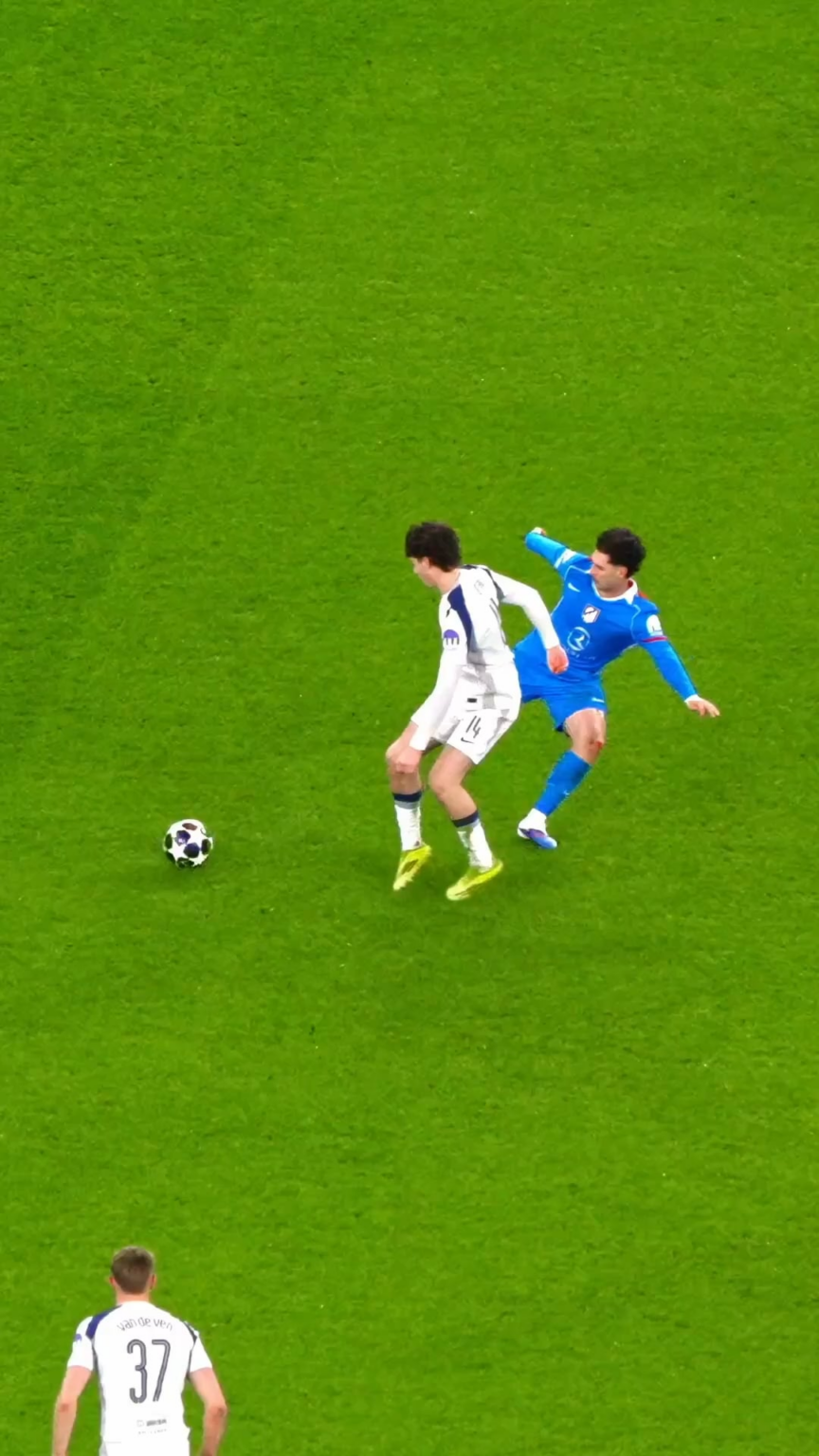 [@SpursOfficial] A couple of give & gos from Archie Gray and the long-range finish from Xavi in high resolution 📸