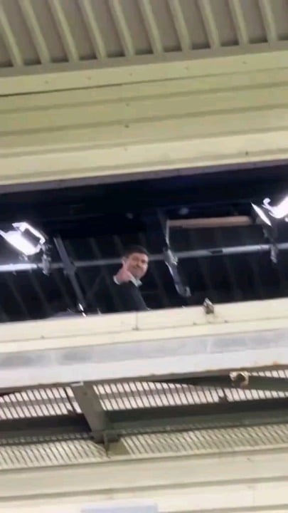 The fans showing Gerrard love last night at Anfield 🔴8️⃣ #LFC