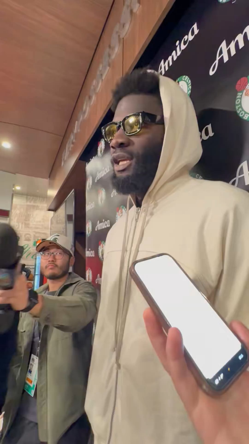 Após o seu melhor jogo da carreira na NBA, Neemias Queta garantiu que foi "muito importante" ter jogado pela seleção portuguesa no verão O português assinou 27 pontos, 17 ressaltos, 2 assistências, 1 roubo de bola e 3 desarmes de lançamento em 27 minutos, na vitória dos Celtics frente aos 76ers