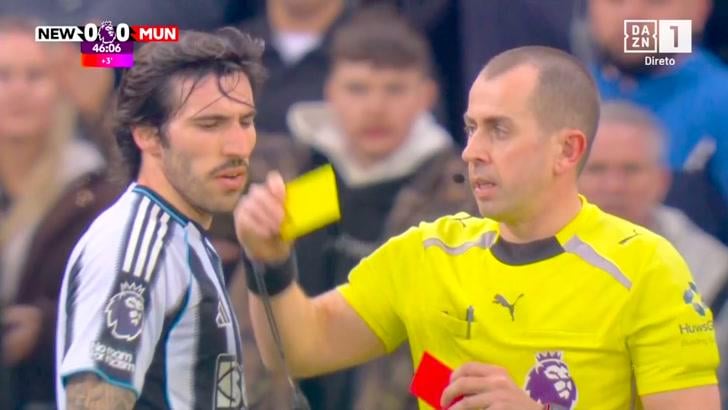 Jacob Ramsey second yellow card against Manchester Utd 45+2'