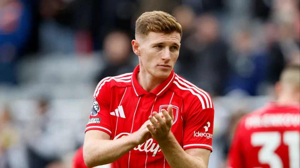 Elliot Anderson applauds the fans after the Premier League match between his former club, Newcastle United, and his current team, Nottingham Forest, at St James' Park