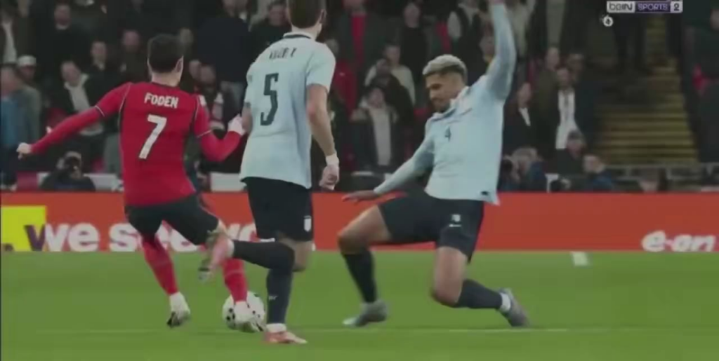 Araujo challenge on Foden, hope he is alright