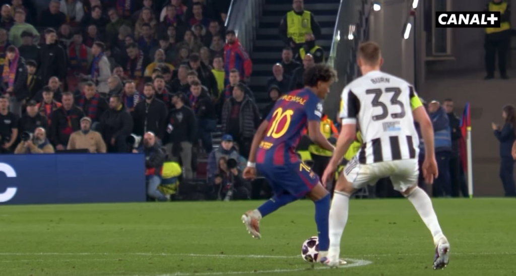 The dribble then the assist for Lewandowski Lamine Yamal