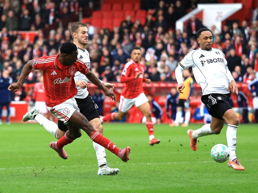 Supporting image for story: Nottingham Forest climb out of relegation zone after goalless draw with Fulham