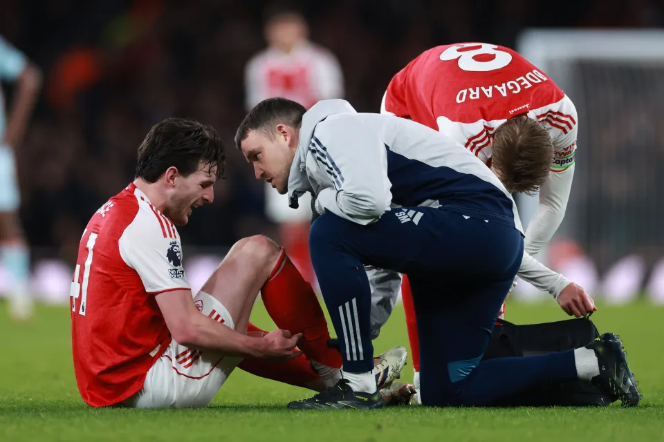 Declan Rice of Arsenal is treated for injury during the Premier League match between Arsenal and Brentford