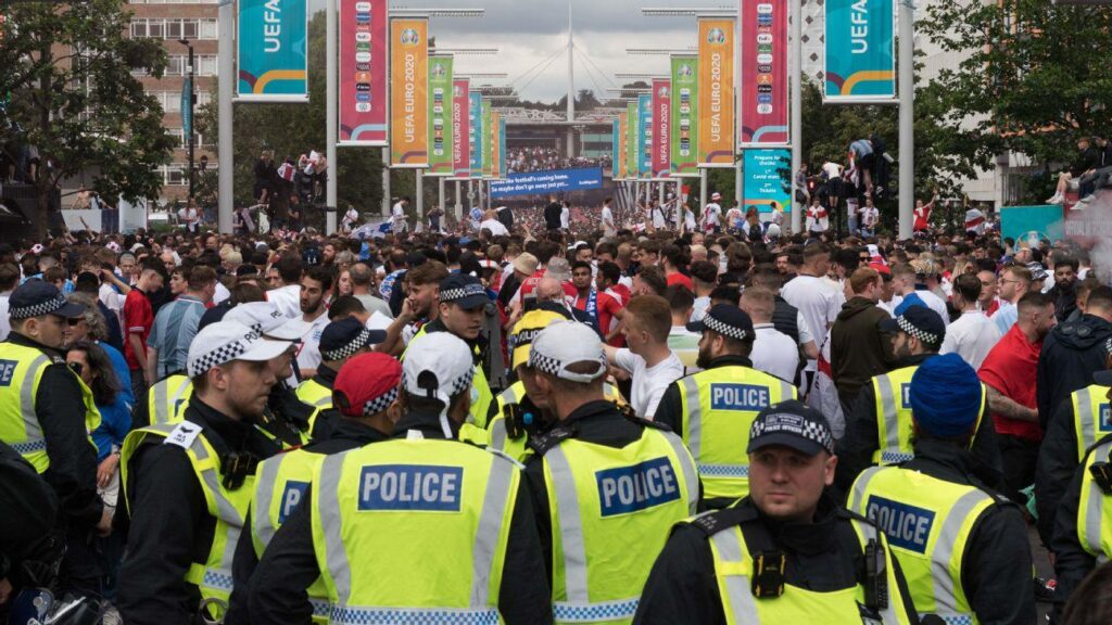 Entering football match without ticket to become illegal before Carabao Cup final