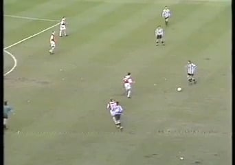 ON THIS DAY 1995: Newcastle United 1 - 0 Arsenal - Last minute Beardsley stunner seals win at St James'