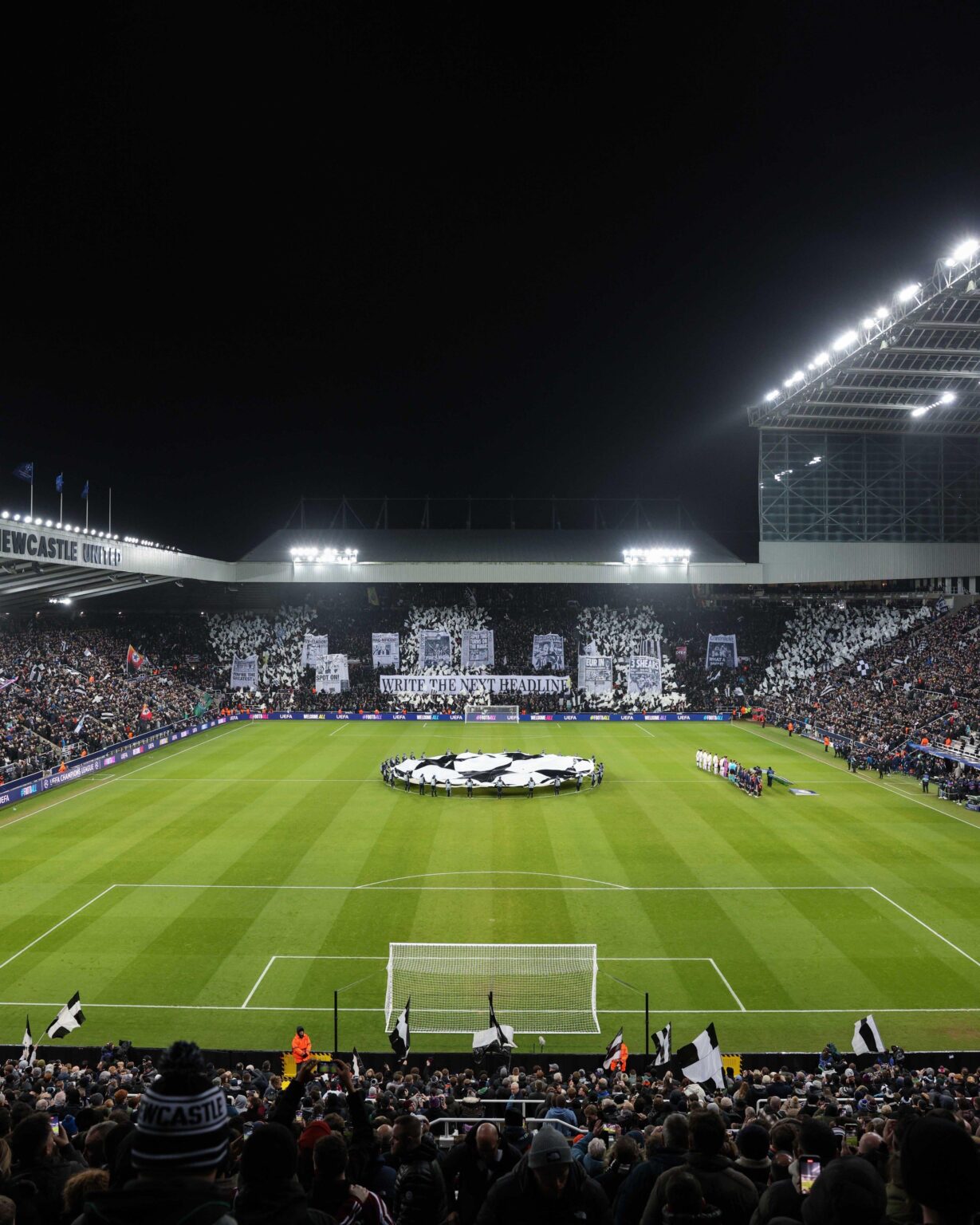 Eddie Howe on preparing for tomorrow: "We're going to need a big, big physical effort tomorrow. Another short turnaround after a big game against Manchester City where we had a lot of running to do. No excuses, the players will be ready."