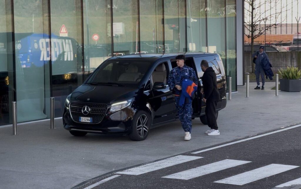 Bastoni suffered a severe contusion to the tibia, there are no fractures, but the blow was quite painful, to the point that today he was struggling to walk.