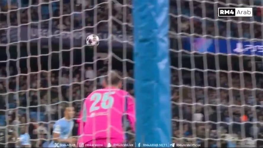 He really scored a no look goal. This guy is crazy🤣🤣🤣🤣🤣