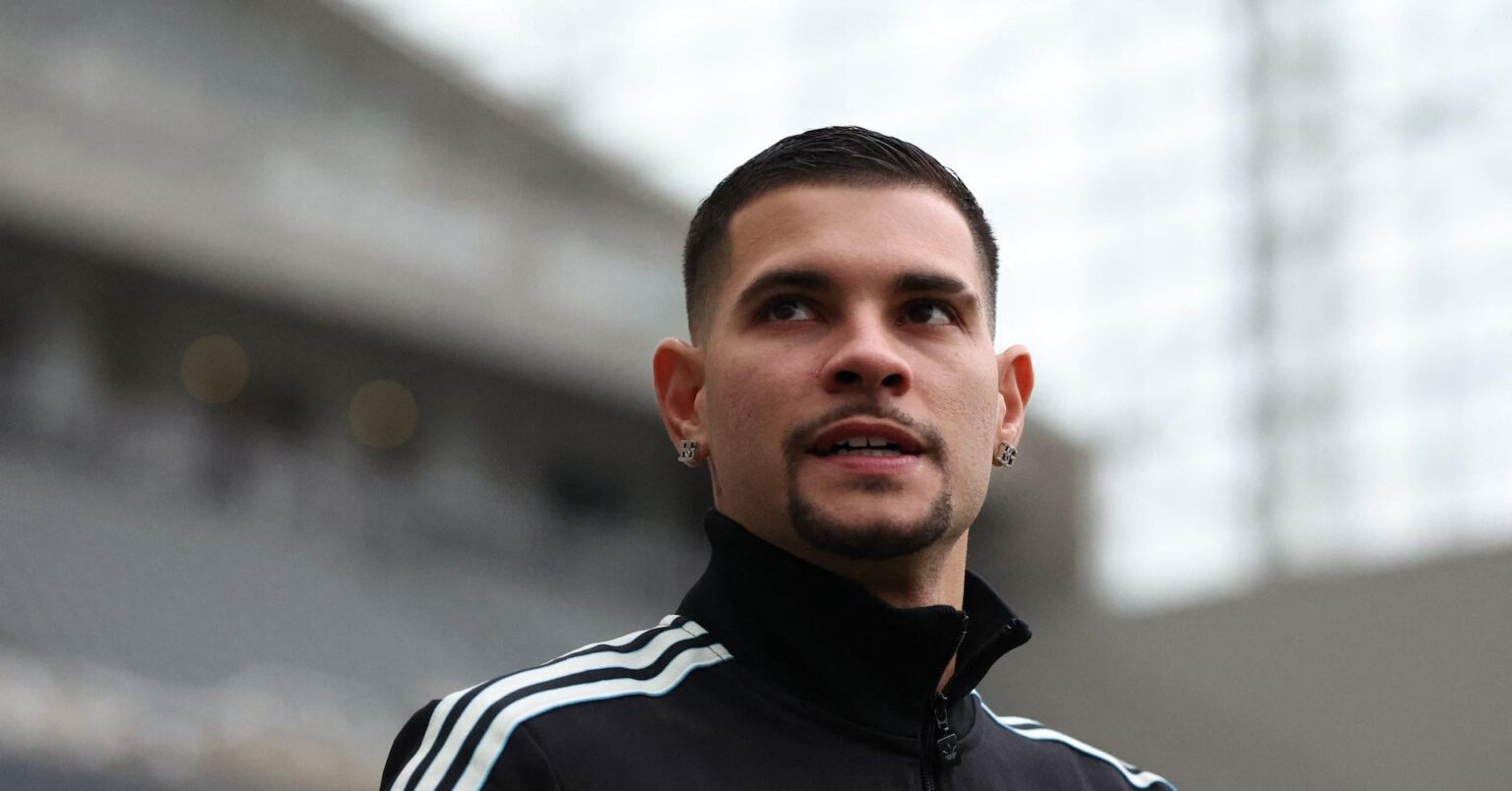 (Reuters/Fernando Kallas) Man United move for Guimaraes as Real Madrid interest clouds talks. Manchester United are in advanced talks to sign Newcastle United captain Bruno Guimaraes for around 80 million euros, but renewed interest ​from Real Madrid threatens to complicate the proposed move.