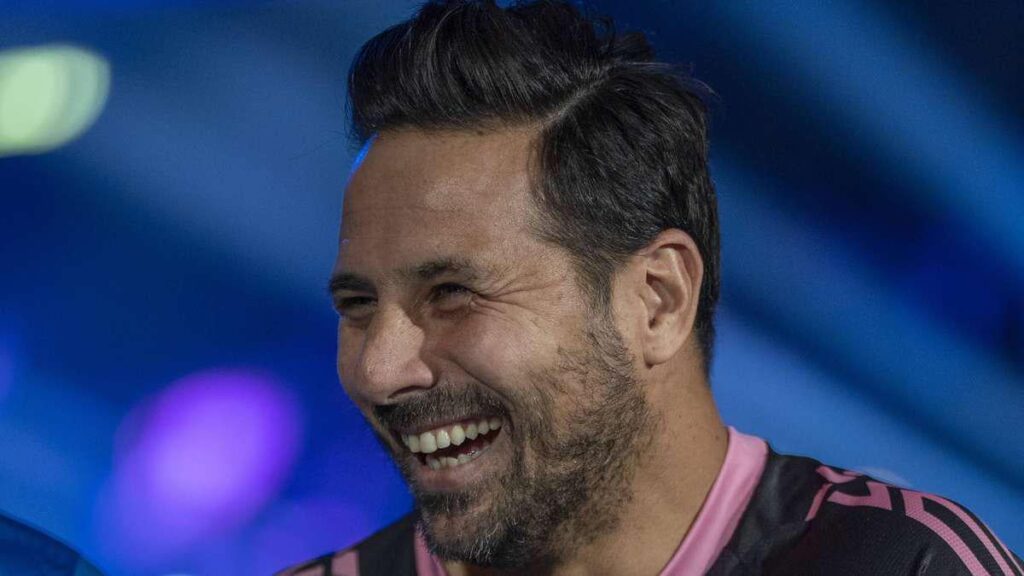 Vereins-Legende Claudio Pizarro offen für Sportdirektor-Posten bei Werder Bremen