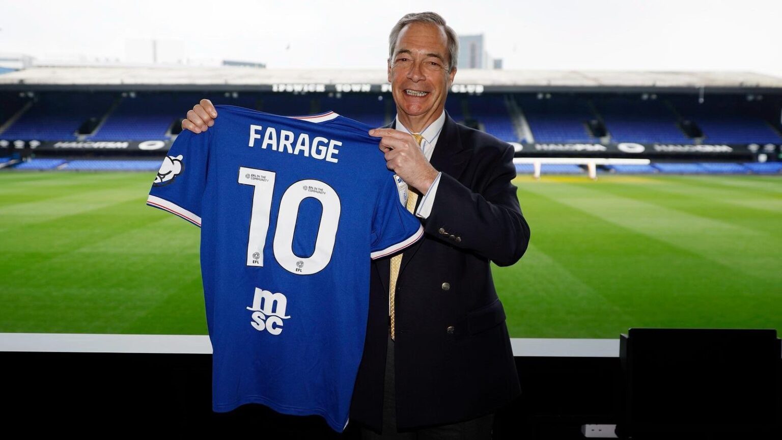 Ipswich fans' fury at divisive right-winger