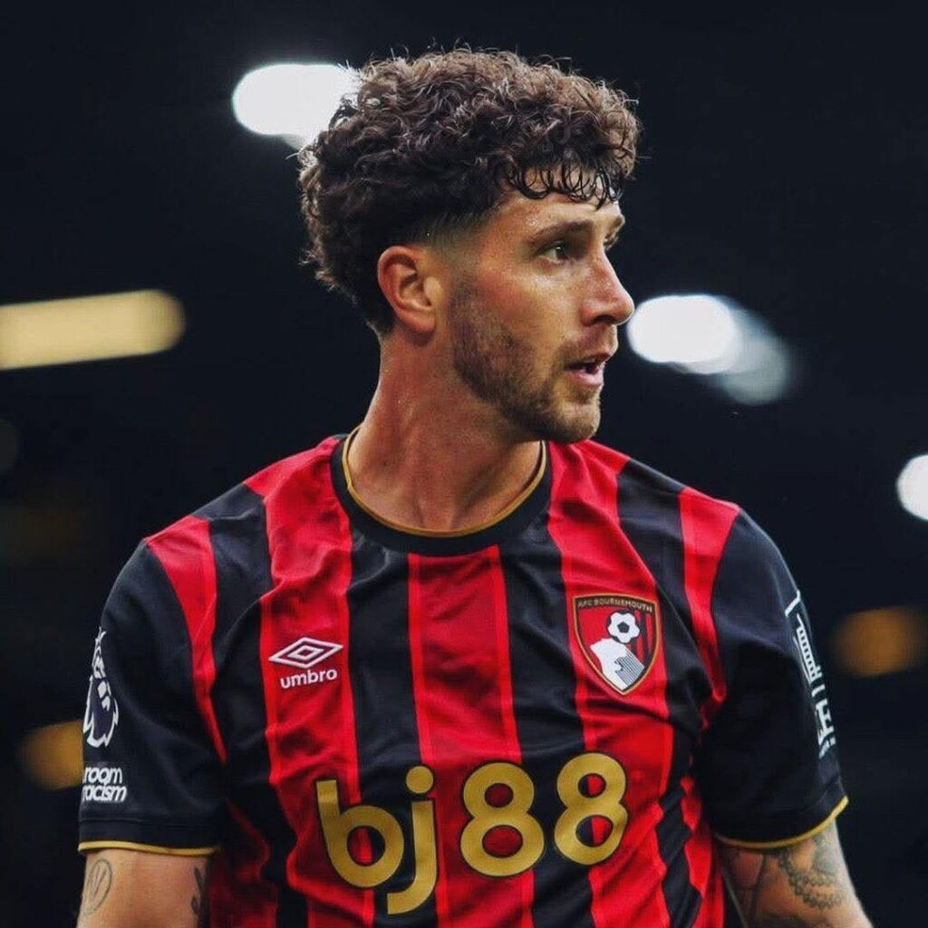 🚨 Excl. - Talks are progressing well between Juventus and Marcos Senesi for a 4-years contract with a salary around €3M/year. Juve are interested in signing the centre-back as a free agent from July, despite the competition of several top european clubs Via @NicoSchira