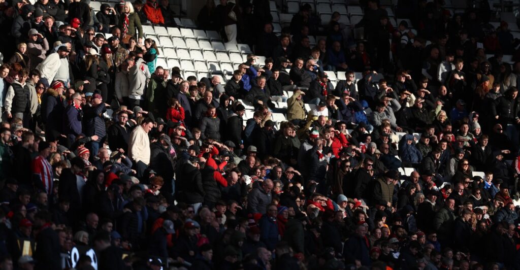 People Leaving Early Again On Saturday - Why Is This Happening?