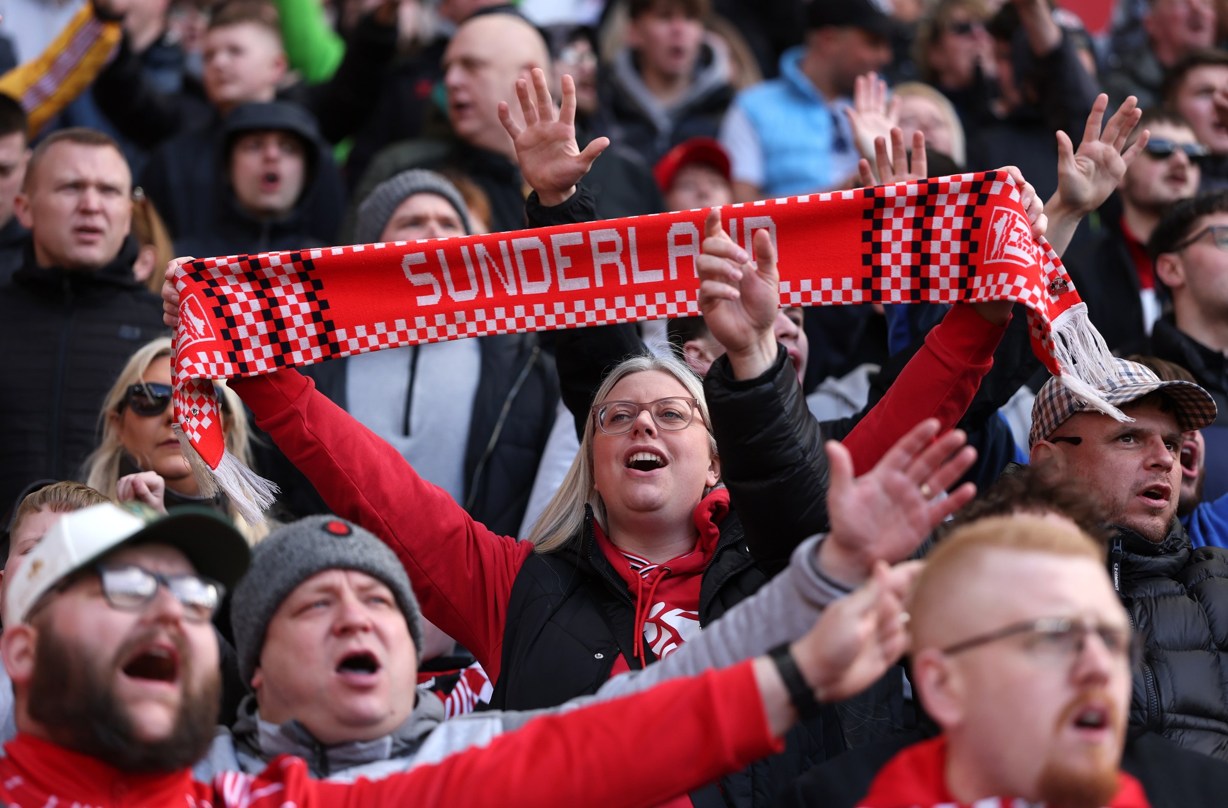 SUNDERLAND, ENGLAND - MARCH 14: A Sunderland fan supports her team during the Premier League match between Sunderland and Brighton & Hove Albion at Stadium of Light on March 14, 2026 in Sunderland, England. (Photo by Stu Forster/Getty Images)
