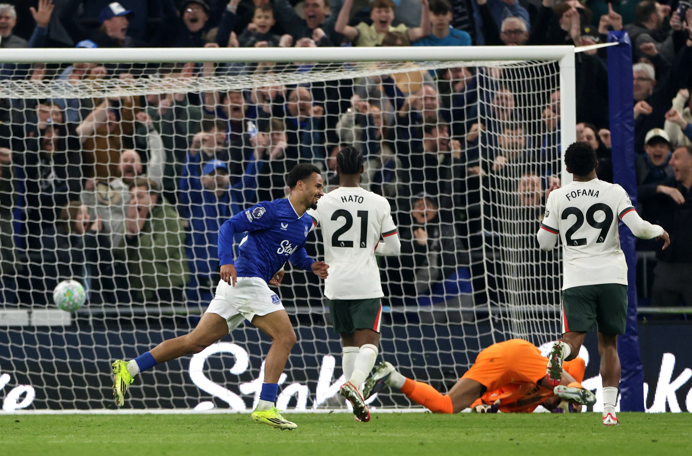 TOPSHOT-FBL-ENG-PR-EVERTON-CHELSEA