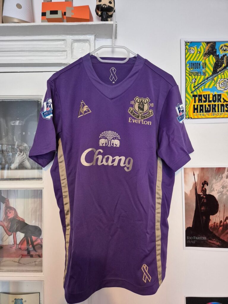 So pleased to have finally found one of these! 💜💛