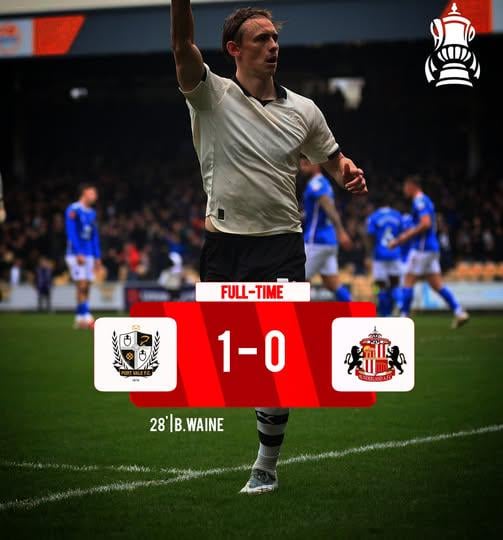 Bottom of League One Port Vale just beat Sunderland 1-0 to reach FA Cup quarter-finals for the first time since 1954. What a story.
