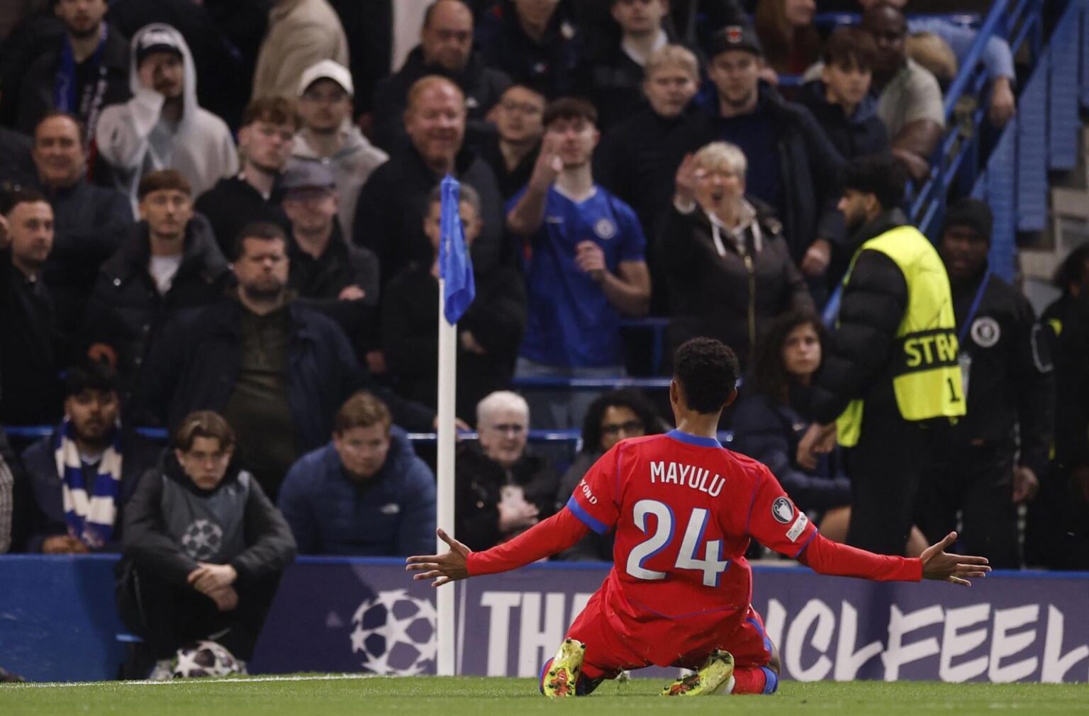 [L'Equipe] Senny Mayulu Disappointed With PSG Over Leaked Contract Talks