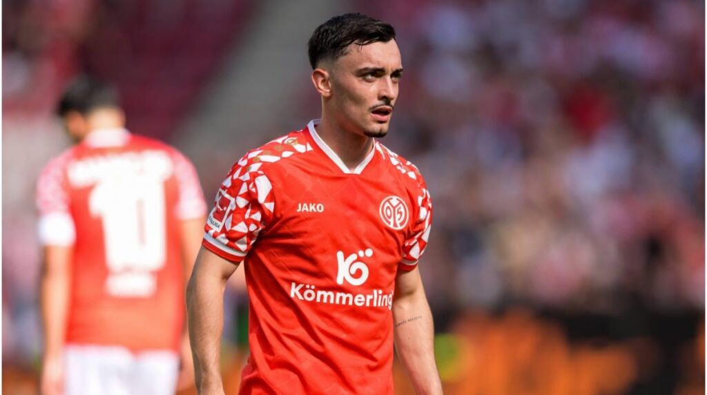Verliert Mainz auch Paul Nebel an Frankfurt? Lokale Medien berichten vom Interesse des Spielers zur SGE zu wechseln. Laut BILD lägen die Forderungen der FSV-Verantwortlichen bei 11 bis 12 Millionen Euro.