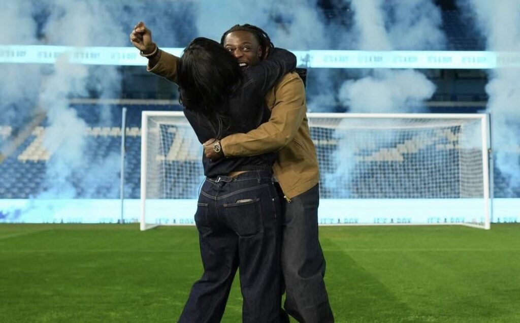 Congrats to Doku and his wife! He has a baby boy on the way🩵