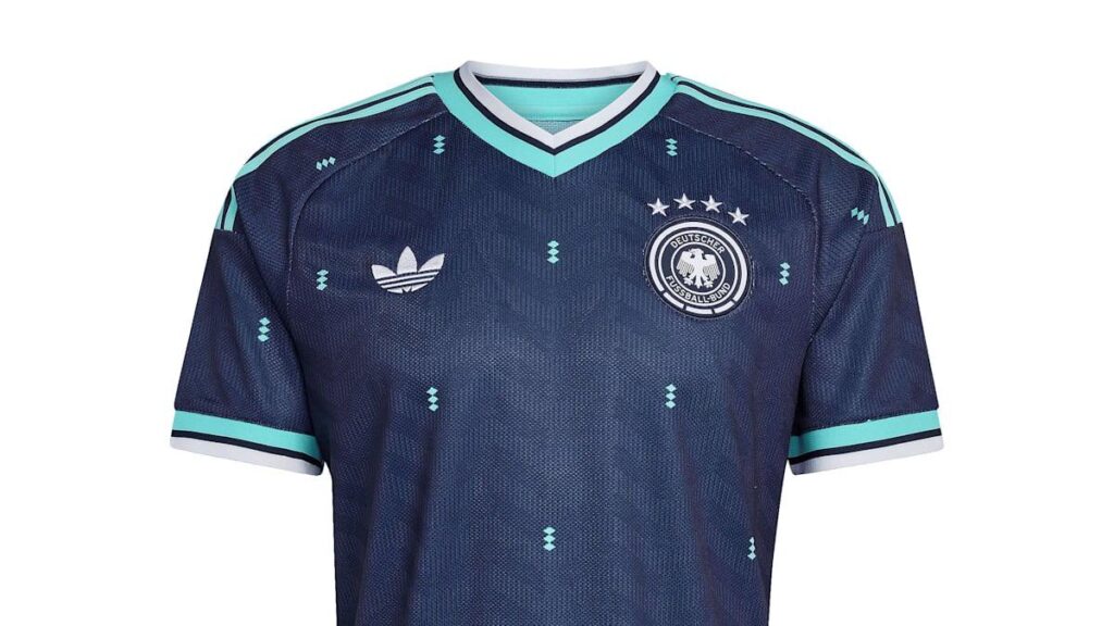 In Dunkelblau gehalten: DFB präsentiert sein WM-Auswärtstrikot
