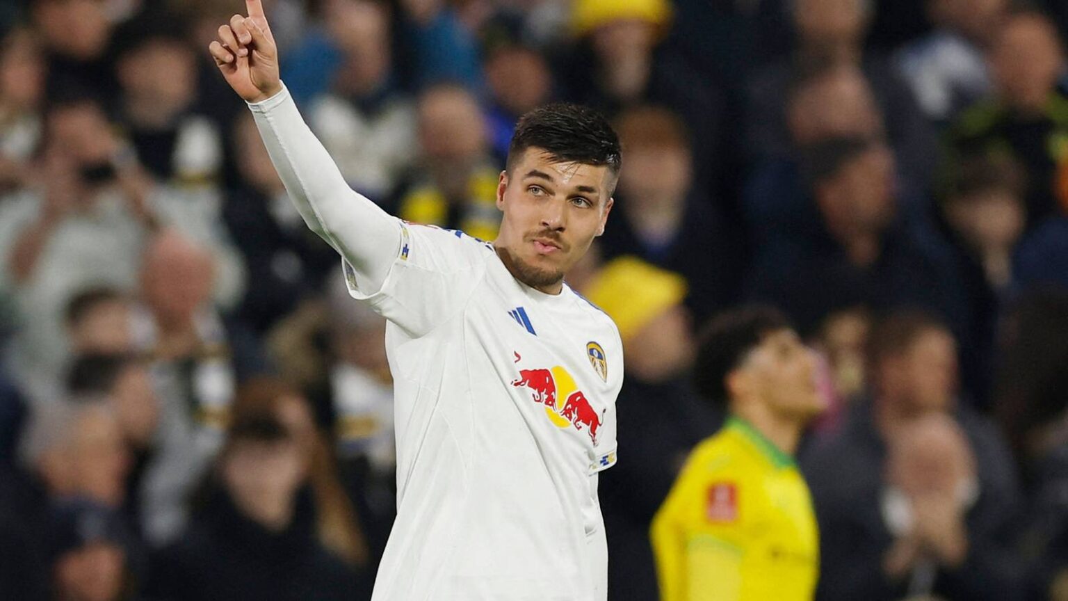 Southampton must seal Joel Piroe, Leeds United deal if promotion bid fails