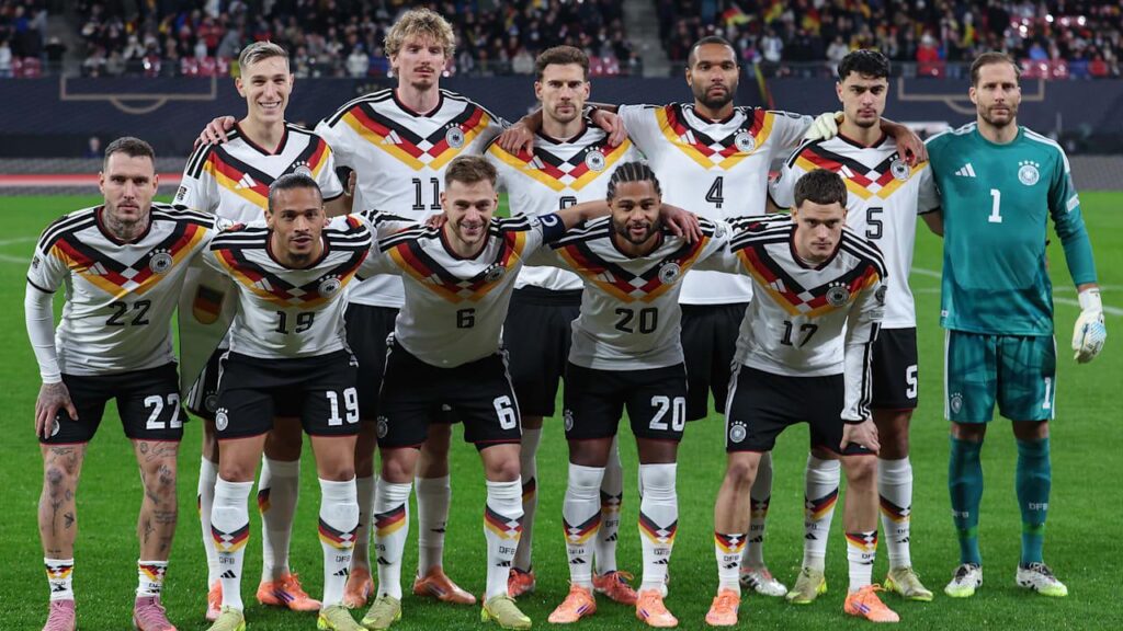 FC Bayern beschäftigt sich mit Oliver Baumann. Wenn Manuel Neuer im Sommer tatsächlich aufhören sollte, hätte der deutsche Rekordmeister hinter Jonas Urbig gerne eine erfahrene Nummer 2.