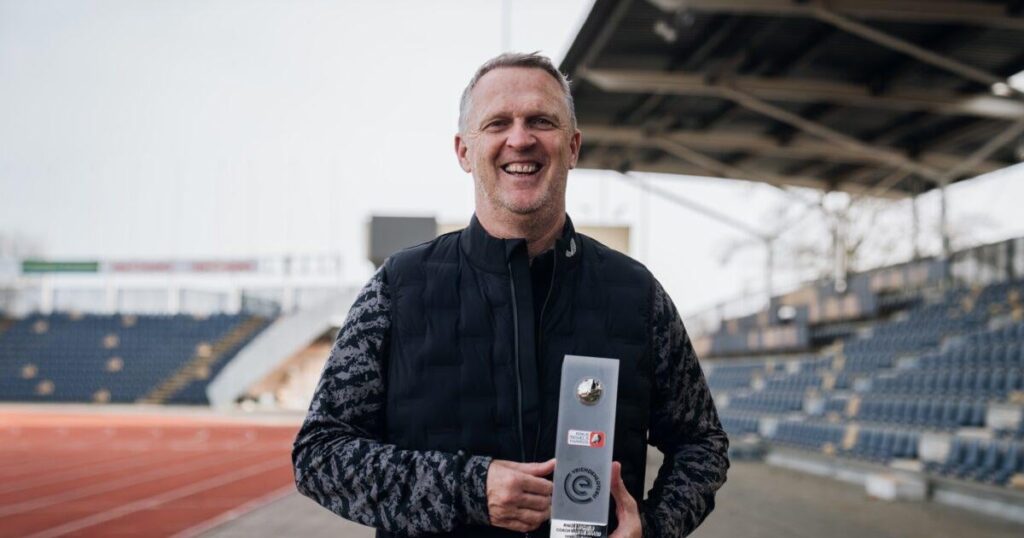 John van den Brom verkozen tot Rinus Michels Coach van de Maand Februari