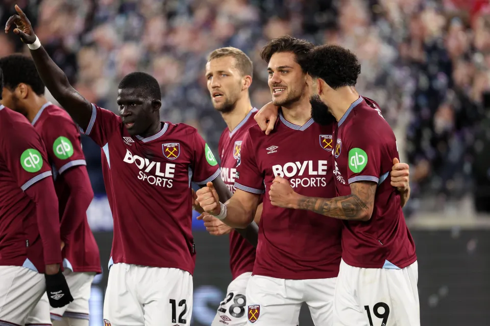 West Ham players celebrate their equaliser against Man City