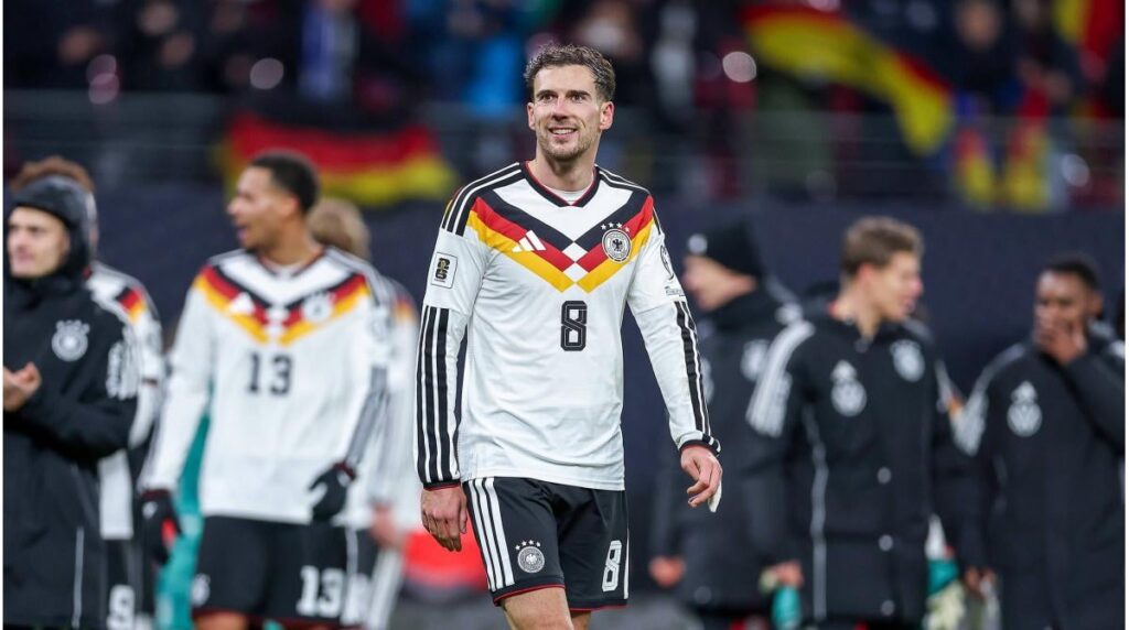 Jogi Löw würde bei WM auf Goretzka setzen: "Er hat Erfahrung, kann seine Rolle sehr gut interpretieren. Wenn man die ganze Saison zusammennimmt, hatte er schon viele Einsätze und viele Spielminuten. Das ist okay, ich glaube, das reicht so. Auf Leon würde ich bei der WM sicherlich setzen, absolut."