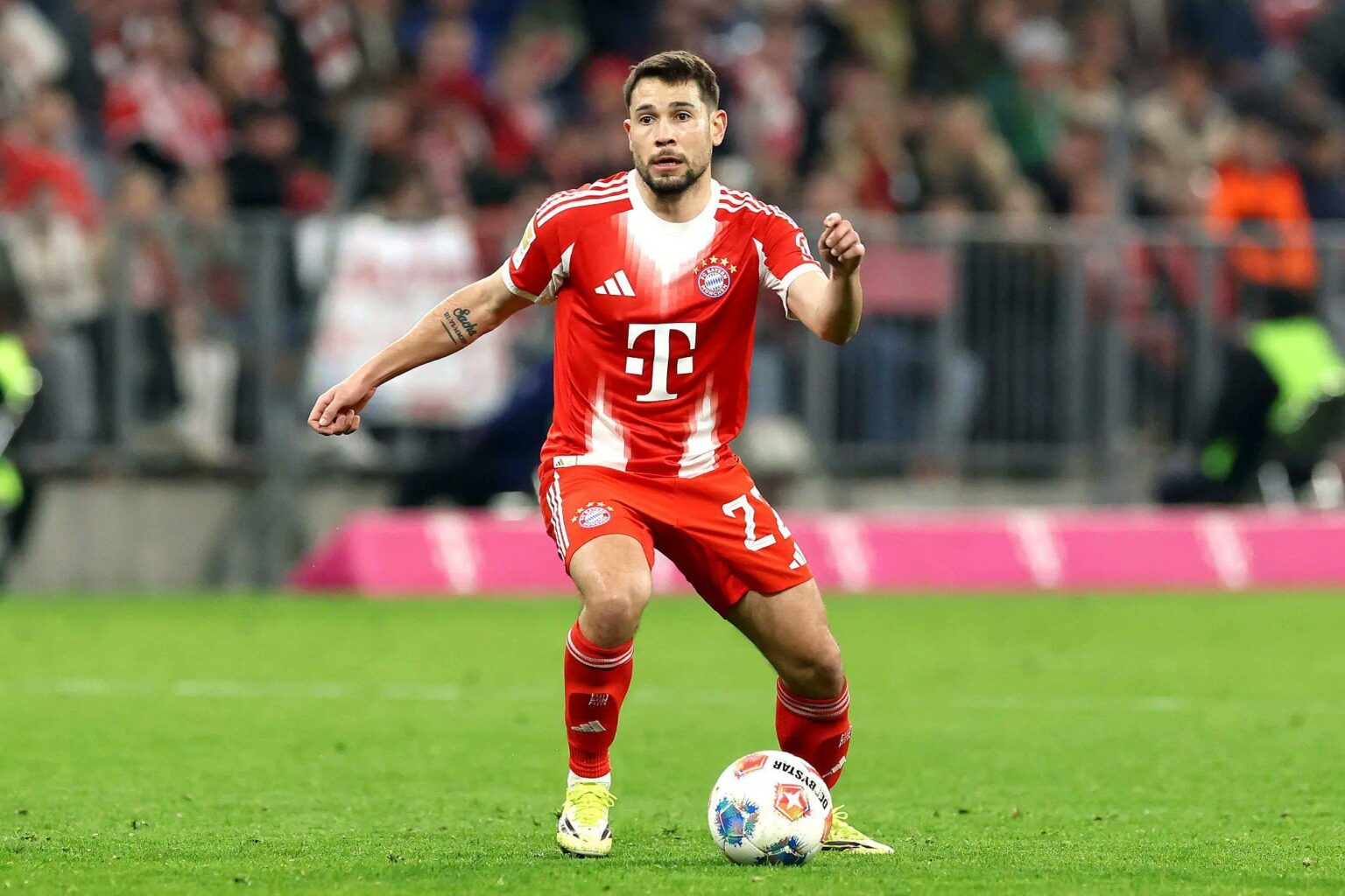 OFFICIAL: Raphaël Guerreiro will leave FC Bayern when his contract expires this summer