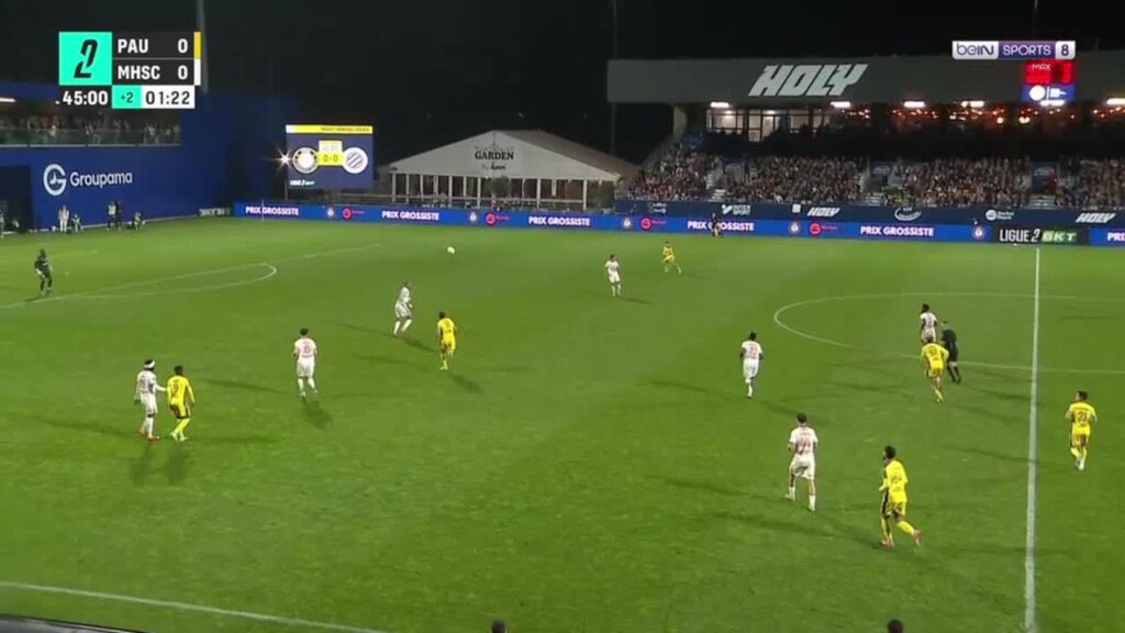 Christopher Jullien (Montpellier) straight red card against Pau FC 45'+2'