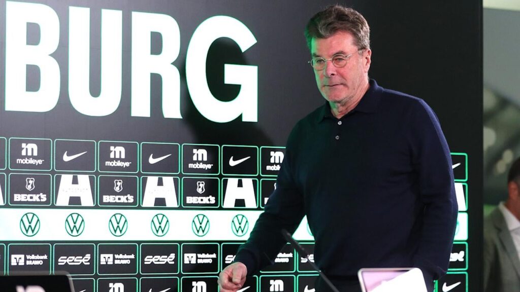 Dieter Hecking droht Wolfsburg-Profis: "Wenn wir jetzt Spieler dabei haben, die nicht mitziehen, werden die nicht mehr oft spielen. Ich kann schon einschätzen, ob jemand mit vollem Herzen dabei ist. Oder mit seinen Gedanken schon irgendwo ist, wo er den nächsten Vertrag unterschreiben kann."