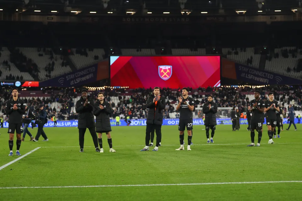 Man City players applaud the travelling fans at the London Stadium
