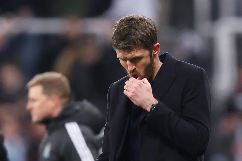 Michael Carrick reacts during Man United's loss to Newcastle