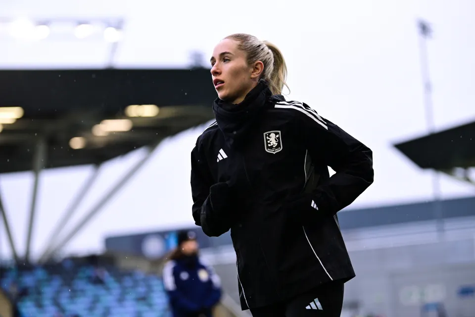 Missy Bo Kearns warms up for Aston Villa ahead of a game