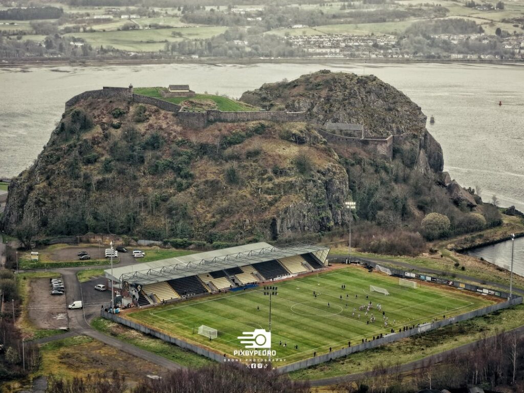 The Japan national football team training at Dumbarton FC’s ground ahead of the friendly international against Scotland this weekend. 🇯🇵 🏴󠁧󠁢󠁳󠁣󠁴󠁿 (via @PedDronio on X)